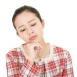 悩む女性1
